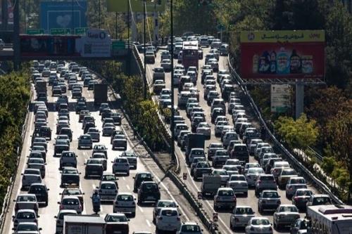 ترافیک پرحجم و سنگین در بعضی از معابر و بزرگراه های پایتخت
